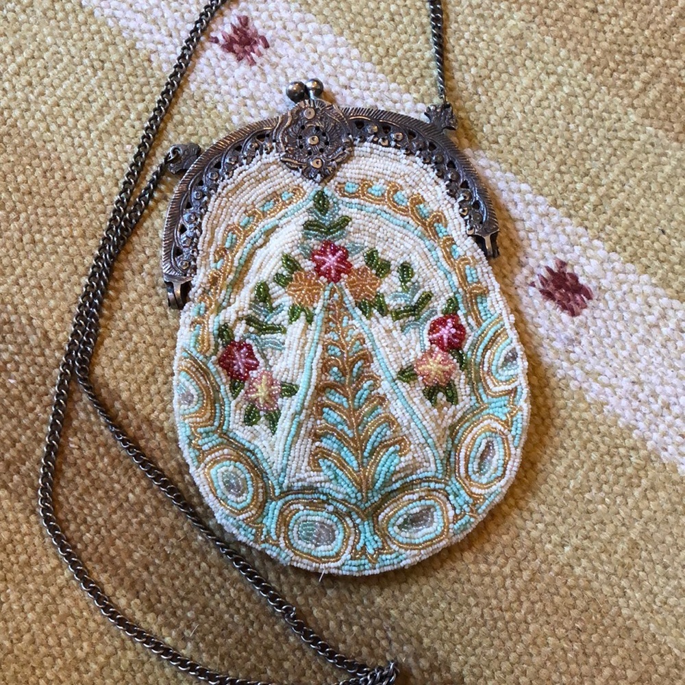 Gorgeous beaded purse with 100% silk lining